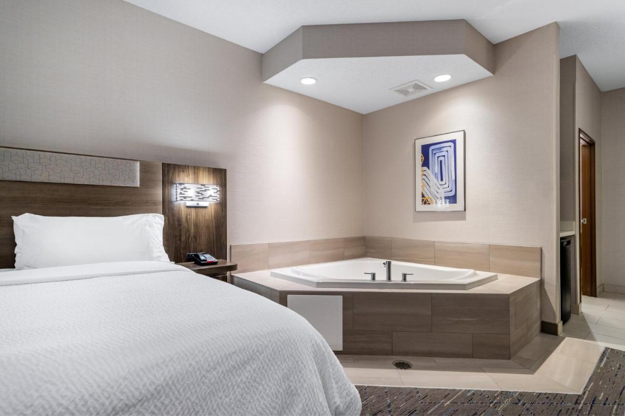 Holiday Inn Express Hotel & Suites-St. Paul By Ihg Vadnais Heights Exteriör bild