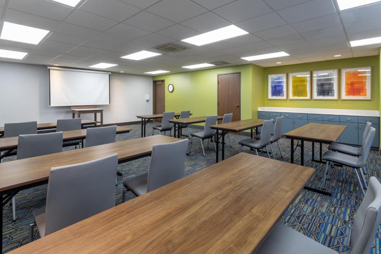 Holiday Inn Express Hotel & Suites-St. Paul By Ihg Vadnais Heights Exteriör bild